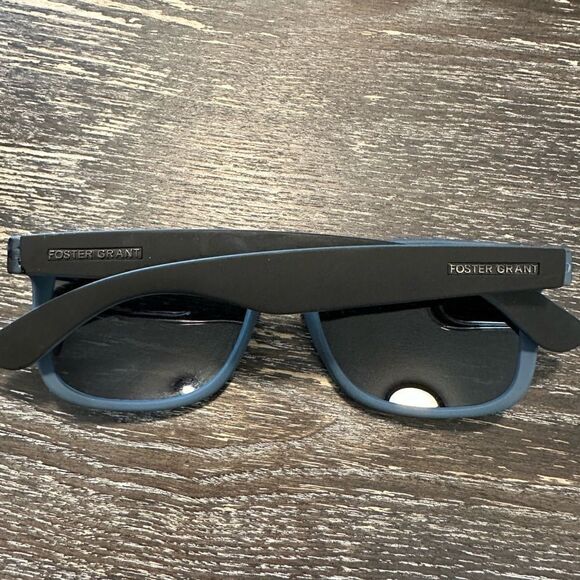 Foster Grant Polarized Matte Black/Blue polarized Lens Men's Sunglasses - Picture 2 of 4